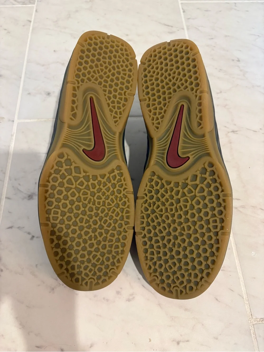 NIB NIKE SB Men’s Grey And Red Vertebrae Shoes